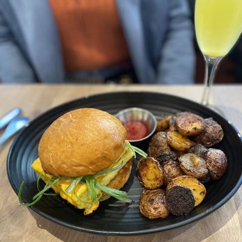The Salted Pig - Sammi Sandwich - Gastropubs Near Me - Riverside, California