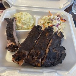 Dubbs Smoke Pit - Rib plate with potato salad and coleslaw