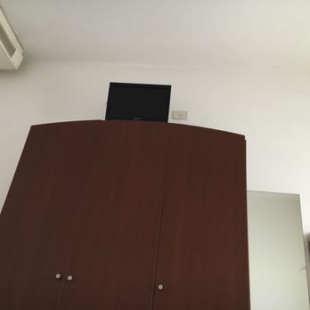 Hotel Criss - Con un po di fantasia lassù riesco a vedere la TV... - Hotels Near Me - Rimini, RN