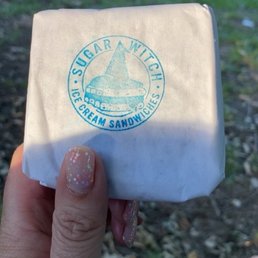 Packaging and wrapping of the Tilly ice cream sandwich