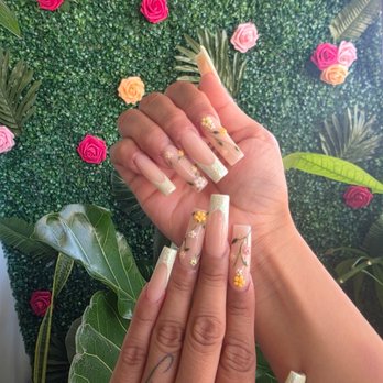 1. Art Nails & Spa