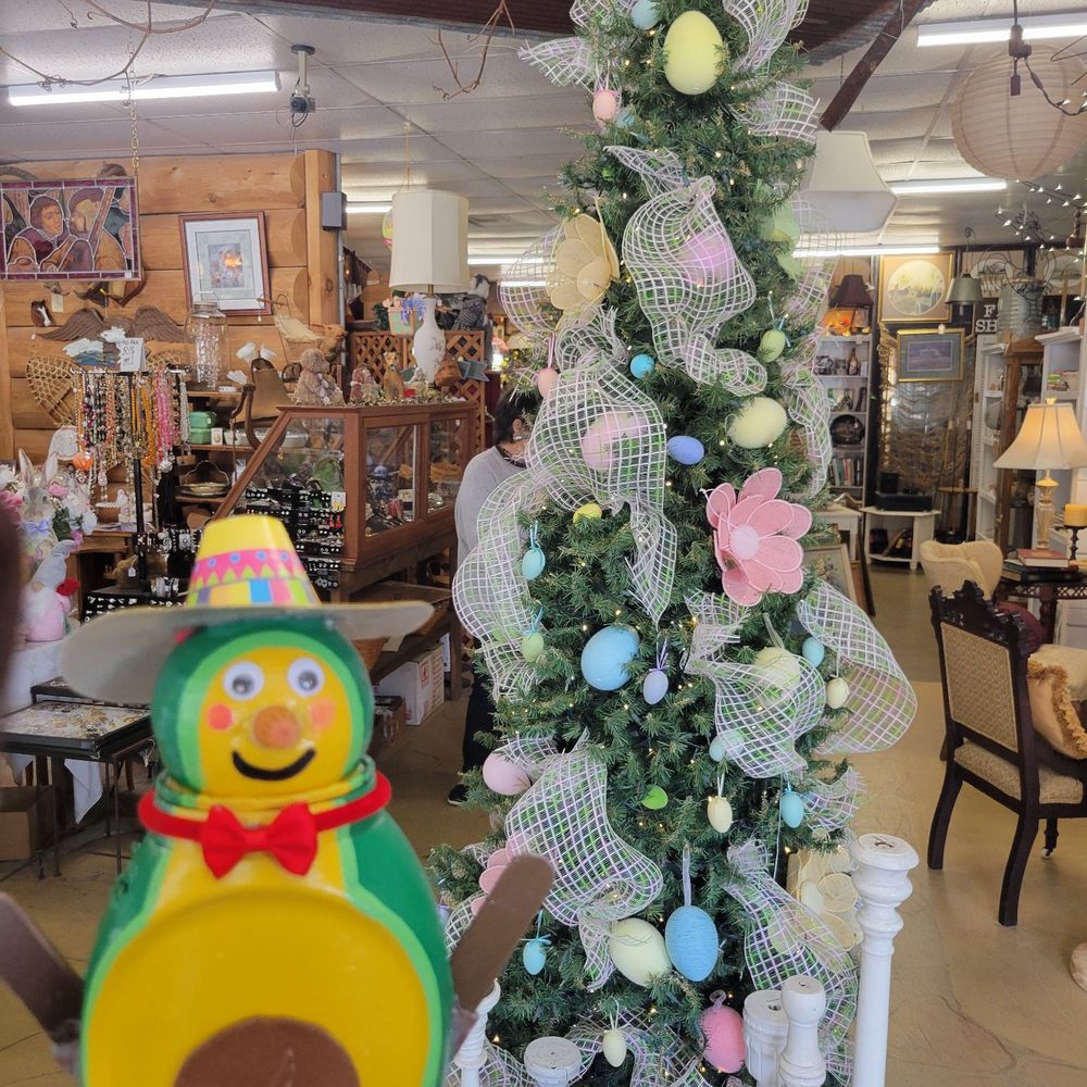 Antique Mall - Arts & Crafts Near Me - Pigeon Forge, Tennessee Antique Mall - Arts & Crafts Near Me - Pigeon Forge, Tennessee