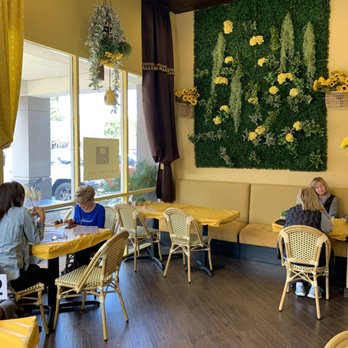Yellow Vase - Dining Room - Mediterranean Near Me - Rolling Hills Estates, California
