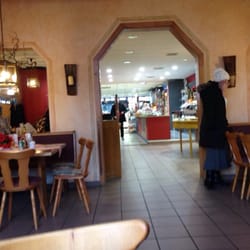 Pfannenwirt - Blick vom Lokal in den Kassier- / Shop-Bereich der Tankstelle