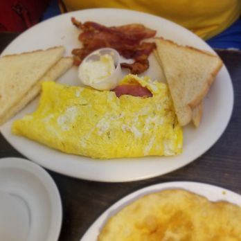 The Patio Restaurant - Ham omelet with bacon - Honduran Near Me - Newburgh, New York The Patio Restaurant - Ham omelet with bacon - Honduran Near Me - Newburgh, New York