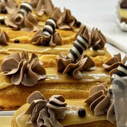La Crema Patisserie - Eclair