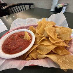 La Dos Gringas - Complementary  Chips & salsa
