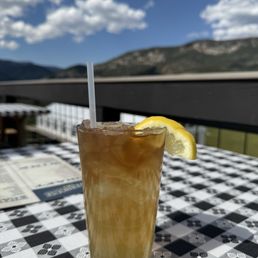 The peach daily: peach vodka, lemonade and iced tea.