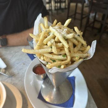 CōV Edina - Truffle Fries - Cocktail Bars Near Me - Edina, Minnesota