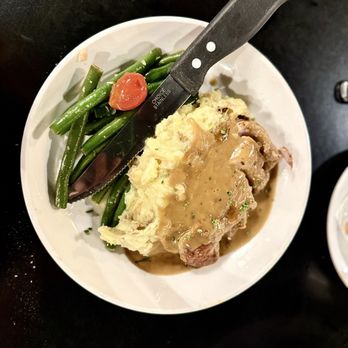 Taxi's Grille & Bar - Breakfast & Brunch Near Me - Omaha, Nebraska