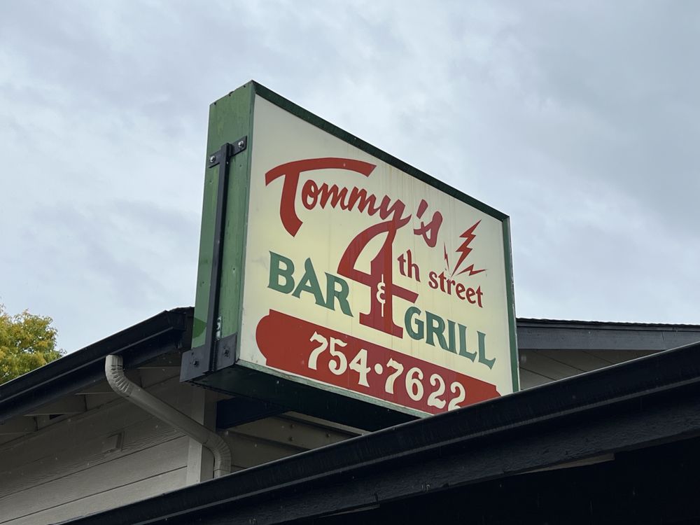 Tommy's 4th Street Bar & Grill