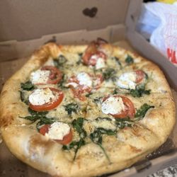 Armando's Grill & Pizzeria - Margarita pizza 14"
