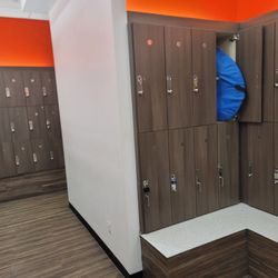 Retro Fitness - Locker room, pretty spacious