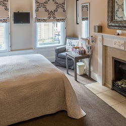The Henry Guest House - Premier Double bed.
