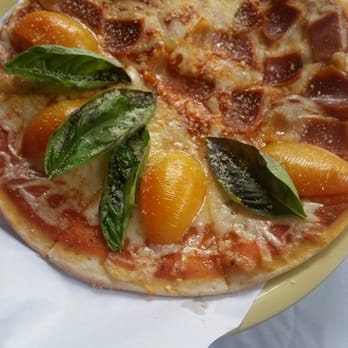 Arabela - Pizza margherita and prosciutto pizza. Large is 7 inches in diameter - Italian Near Me - Liliw, LAG