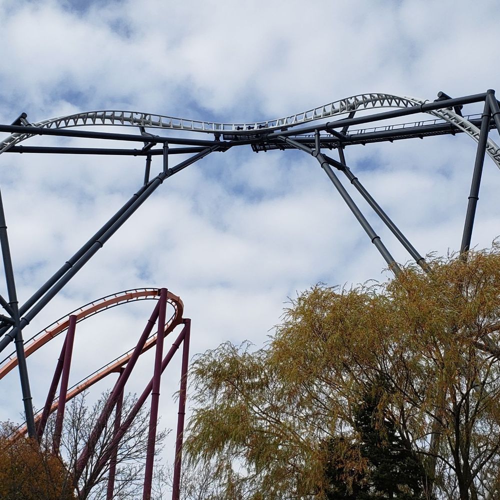 Maxx Force - The first element on Maxx Force is the tallest: a 180ft heart-shaped inversion. Ugly supports, it's an eyesore. - Amusement Parks Near Me - Gurnee, Illinois