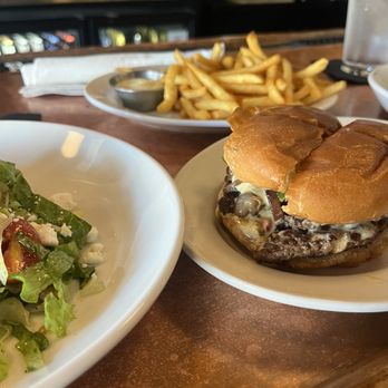 Parkside Hyde Park Food+Drink - New American Near Me - Cincinnati, Ohio