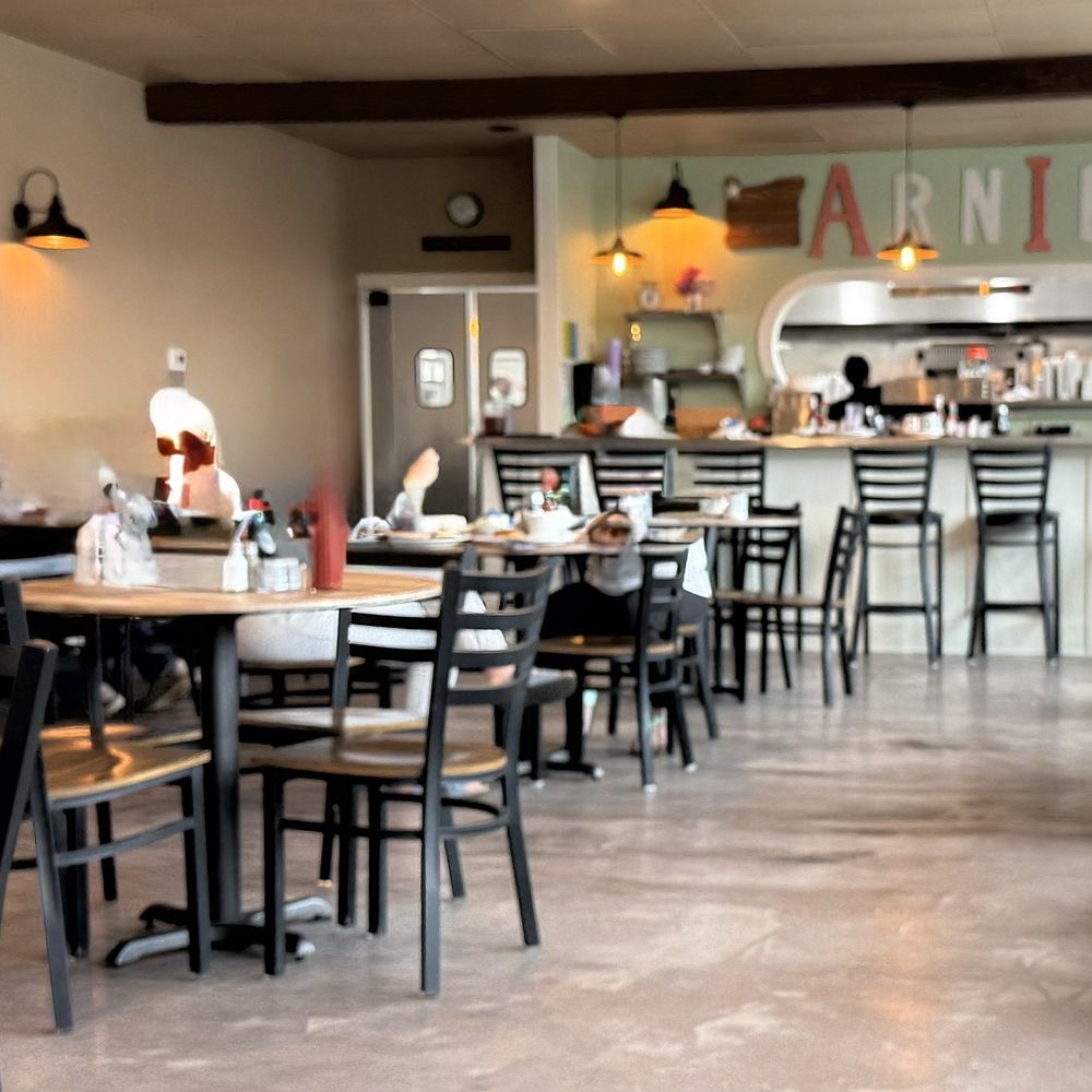 Arnie's Cafe - Inside - Breakfast & Brunch Near Me - Warrenton, Oregon