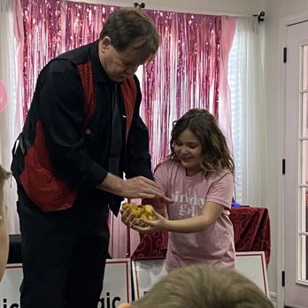 Micah's Magic - Micah and birthday girl - Magicians Near Me Micah's Magic - Micah and birthday girl - Magicians Near Me