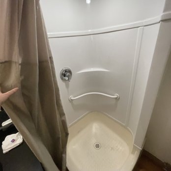 Motel 6 - Bathroom Shower - Hotels Near Me - Blythe, California Motel 6 - Bathroom Shower - Hotels Near Me - Blythe, California