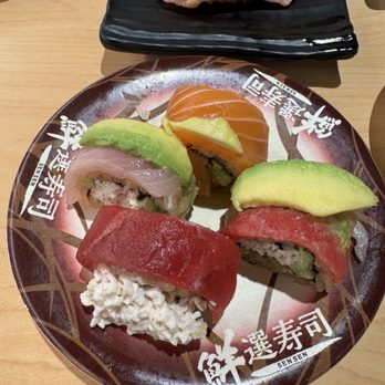 Waka Sakura - Dragon roll - Conveyor Belt Sushi Near Me - Gardena, California Waka Sakura - Dragon roll - Conveyor Belt Sushi Near Me - Gardena, California