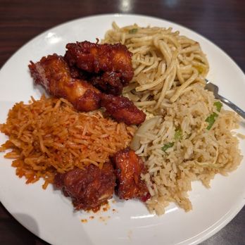 Eatzy Thai - $10 AYCE: Here I have two kinds of Fried Rice, Fried Tofu, Chili Chicken and Egg Chowmein. - Thai Near Me - Astoria, New York