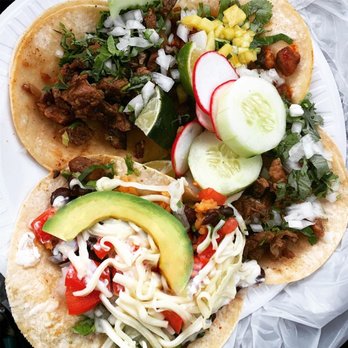 La Patrona Taco Truck - Amazing dinner for less than 10 dollars! - Street Vendors Near Me - New Haven, Connecticut