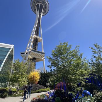 Chihuly Garden and Glass - Space needle views - Art Museums Near Me - Seattle, Washington Chihuly Garden and Glass - Space needle views - Art Museums Near Me - Seattle, Washington