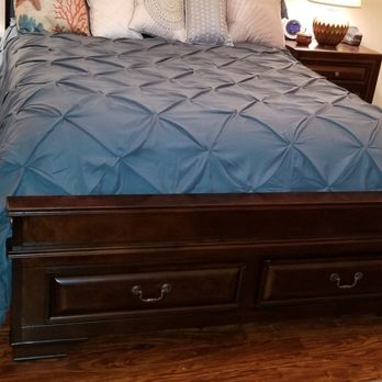 Rooms To Go - QUEEN SIZE BED FRAME  W/6 DRAWERS.  2 DRAWERS ON EACH SIDE  OF BED FRAME. - Furniture Stores Near Me - Friendswood, Texas