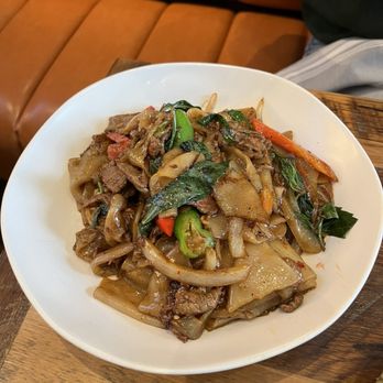 Sisters Thai - Drunken Noodles - Thai Near Me - Alexandria, Virginia Sisters Thai - Drunken Noodles - Thai Near Me - Alexandria, Virginia