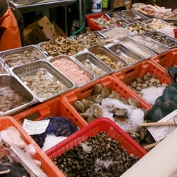 Mekong Market - Shrimp and oysters and clams, oh my!
