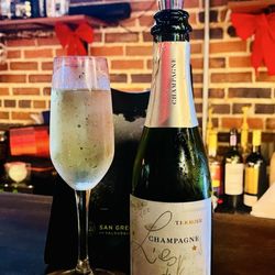 The Humidor - Friday night bubbles & holiday ambiance hosted by new co-owner Terry!