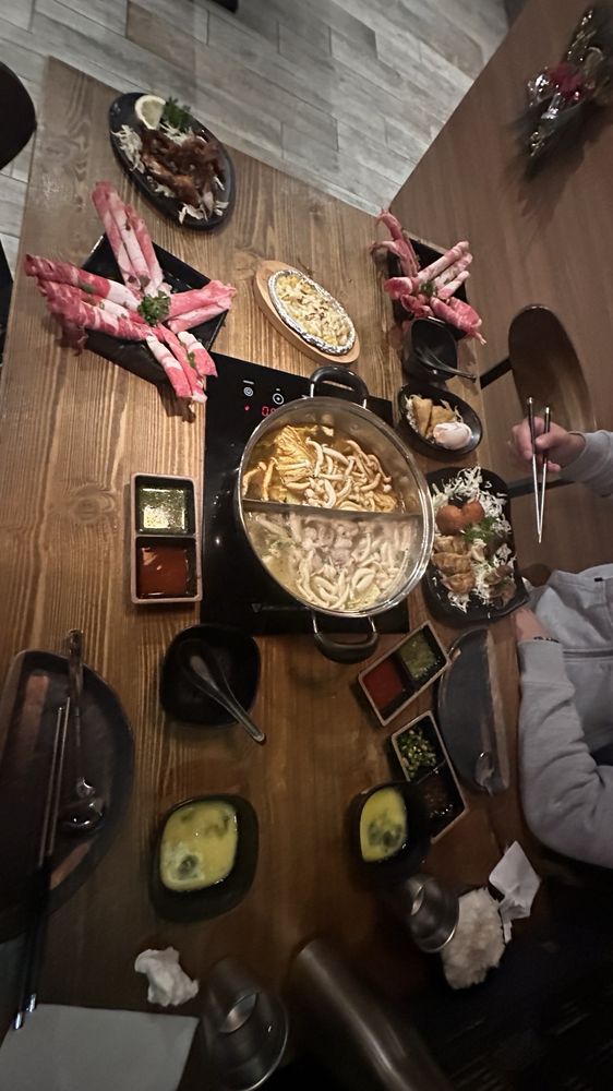 Shuba Wagyu Shabu House - Photo 2