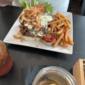 Backwoods Crossing - Double hamburger with blue cheese - Southern Near Me - Tallahassee, Florida