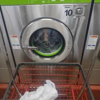 Castor's Laundromat - Got here at 6:20 am and hardly anyone here. A few people but I got a cart again yay - Laundromat Near Me - Waipahu, Hawaii Castor's Laundromat - Got here at 6:20 am and hardly anyone here. A few people but I got a cart again yay - Laundromat Near Me - Waipahu, Hawaii