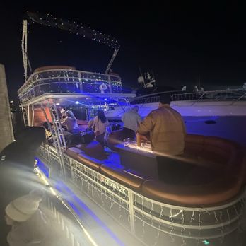 OC Boat Rentals - Decked out for Christmas! - Boating Near Me - Newport Beach, California OC Boat Rentals - Decked out for Christmas! - Boating Near Me - Newport Beach, California