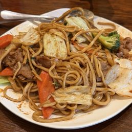 Curry Beef Chow Mein 咖喱牛肉炒面 Curry Beef Chow Mein 咖喱牛肉炒面