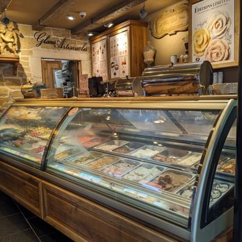 Amorino - Gelato counter - Ice Cream & Frozen Yogurt Near Me - Paris, 75 Amorino - Gelato counter - Ice Cream & Frozen Yogurt Near Me - Paris, 75