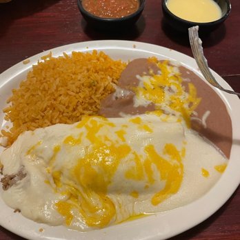 Mamaveca Mexican And Peruvian Restaurant - Beef Burrito Dinner - Mexican Near Me - Norman, Oklahoma Mamaveca Mexican And Peruvian Restaurant - Beef Burrito Dinner - Mexican Near Me - Norman, Oklahoma