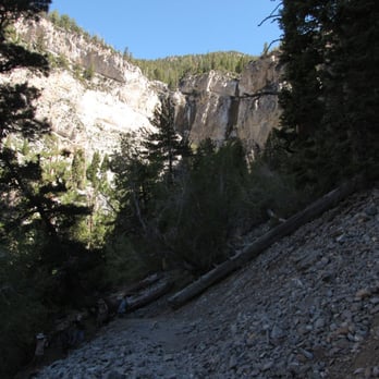 Mary Jane Falls - Mary Jane Falls - the dark sections of the rock - Hiking Near Me Mary Jane Falls - Mary Jane Falls - the dark sections of the rock - Hiking Near Me