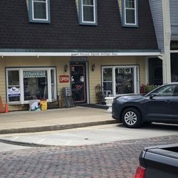 Weidner's Village Square Antique Mall - Street view