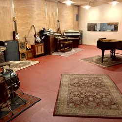 King Electric Recording - 1000 sqft cutting room full of vintage instruments, keyboards, and amps