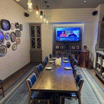Chef Art Smith's Reunion - Seating - American Near Me - Chicago, Illinois