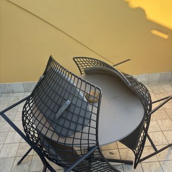 Palazzo Veneziano - Patio furniture which we used daily - Hotels Near Me - Venezia, VE
