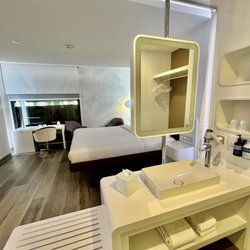 Yotel - Room