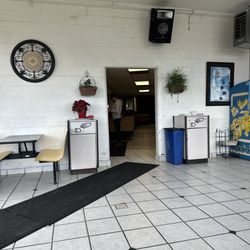 Taqueria El Favorito - Dining