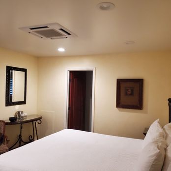 Castillo Inn at the Beach - Hotels Near Me - Santa Barbara, California Castillo Inn at the Beach - Hotels Near Me - Santa Barbara, California