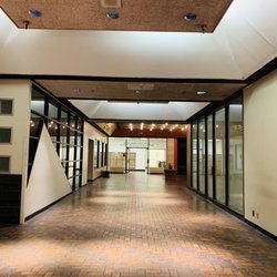 US Post Office - Walking towards the entrance