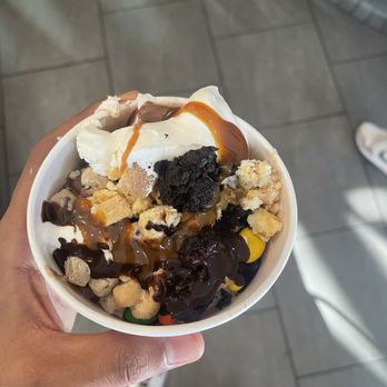 Menchie's Frozen Yogurt - Ice Cream & Frozen Yogurt Near Me - Valencia, California