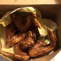 Bugsy's Pizza - Chicken wings were really Good